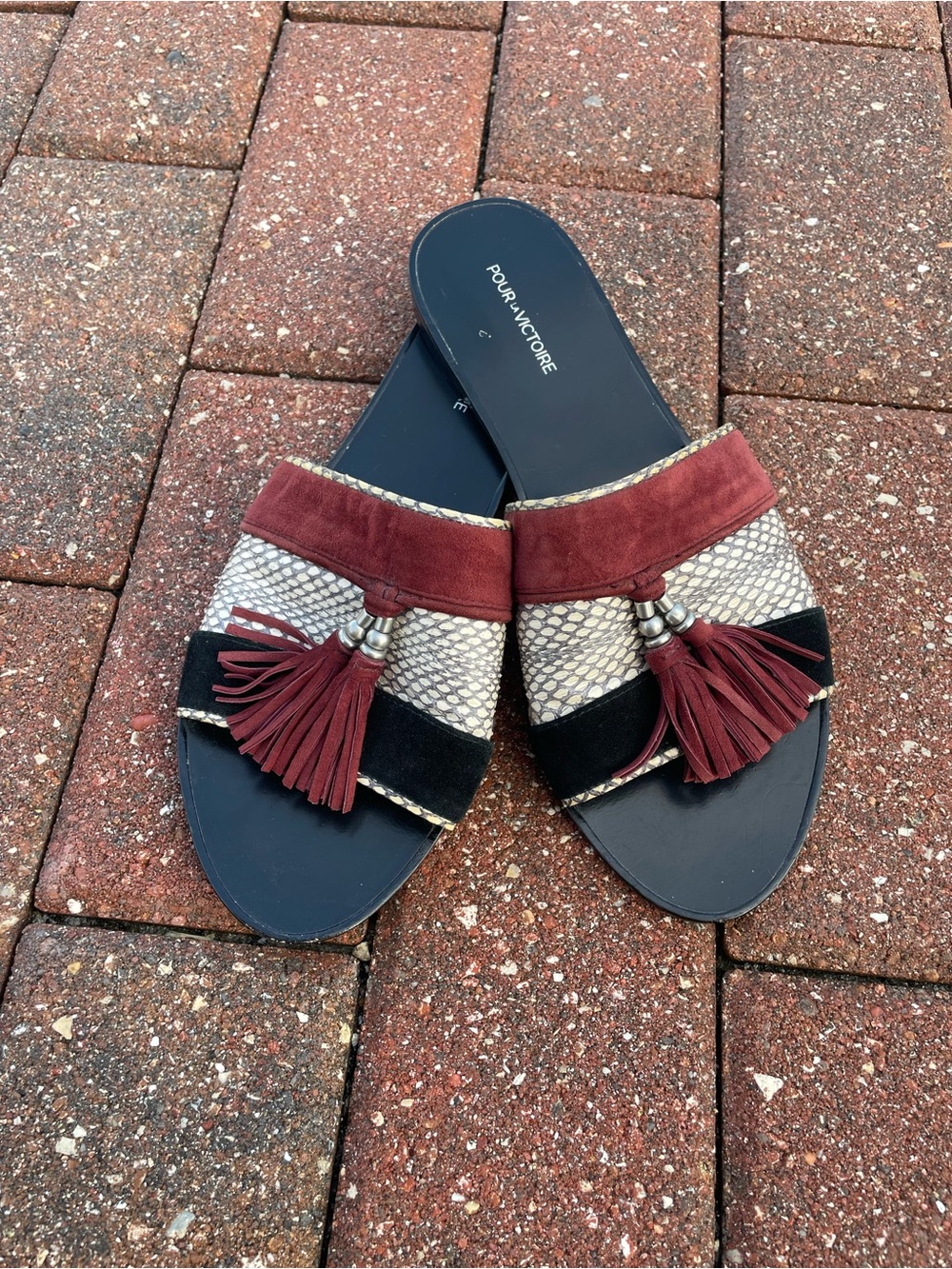 Pour La Victor Burgundy Tassel Slide Sandals Size 7.5